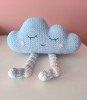 Rankų darbo minkštas žaislas-pagalvėlė „Debesėlis“ (30cm) Rankų darbo minkštas žaislas-pagalvėlė „Debesėlis“ (30cm)