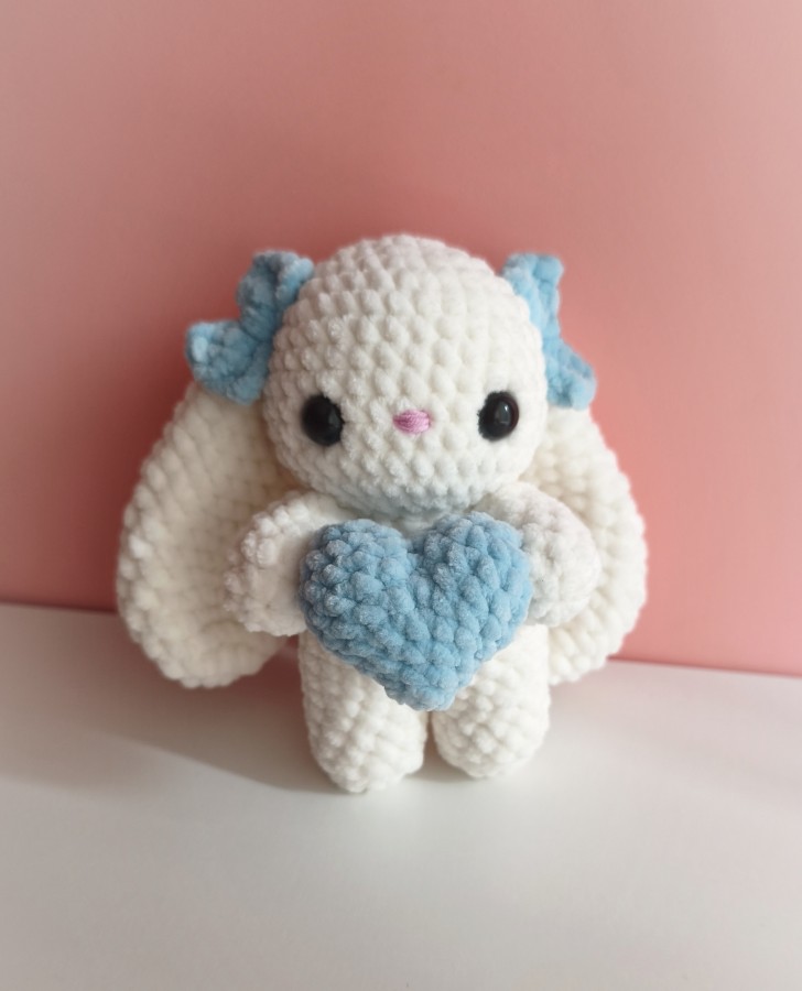 Nerta zuikutė "Bella" su širdele(14cm) Nerta zuikutė "Bella" su širdele(14cm)