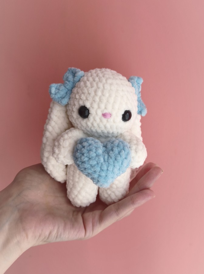 Nerta zuikutė "Bella" su širdele(14cm) Nerta zuikutė "Bella" su širdele(14cm)