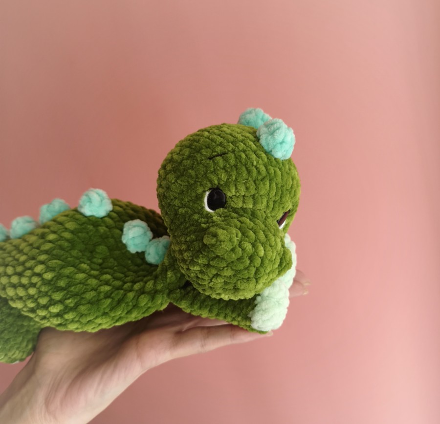 Rankų darbo migdukas dinozauras (25 cm) Rankų darbo migdukas dinozauras (25 cm)