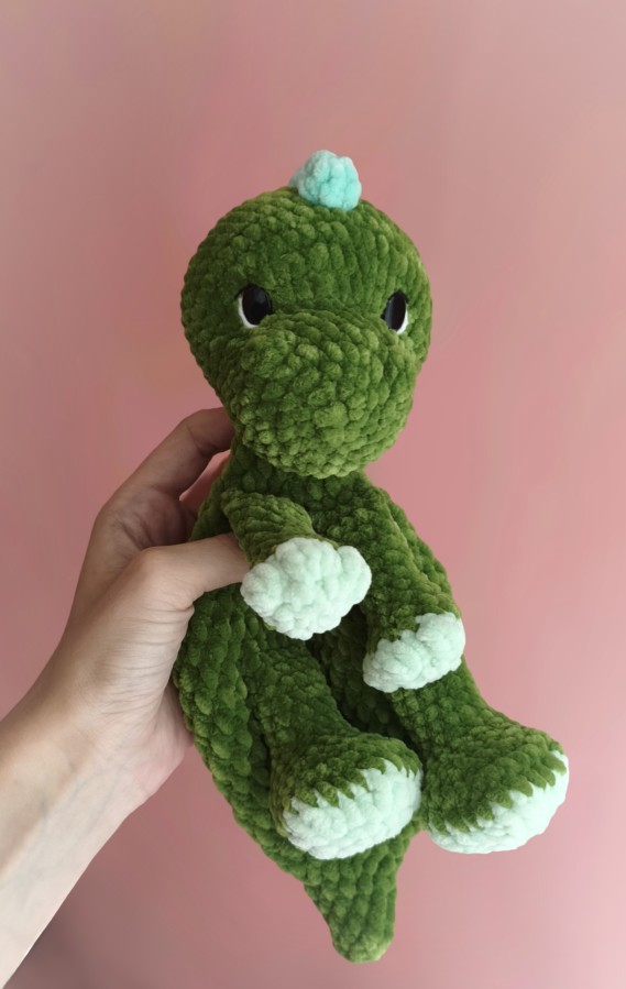 Rankų darbo migdukas dinozauras (25 cm) Rankų darbo migdukas dinozauras (25 cm)