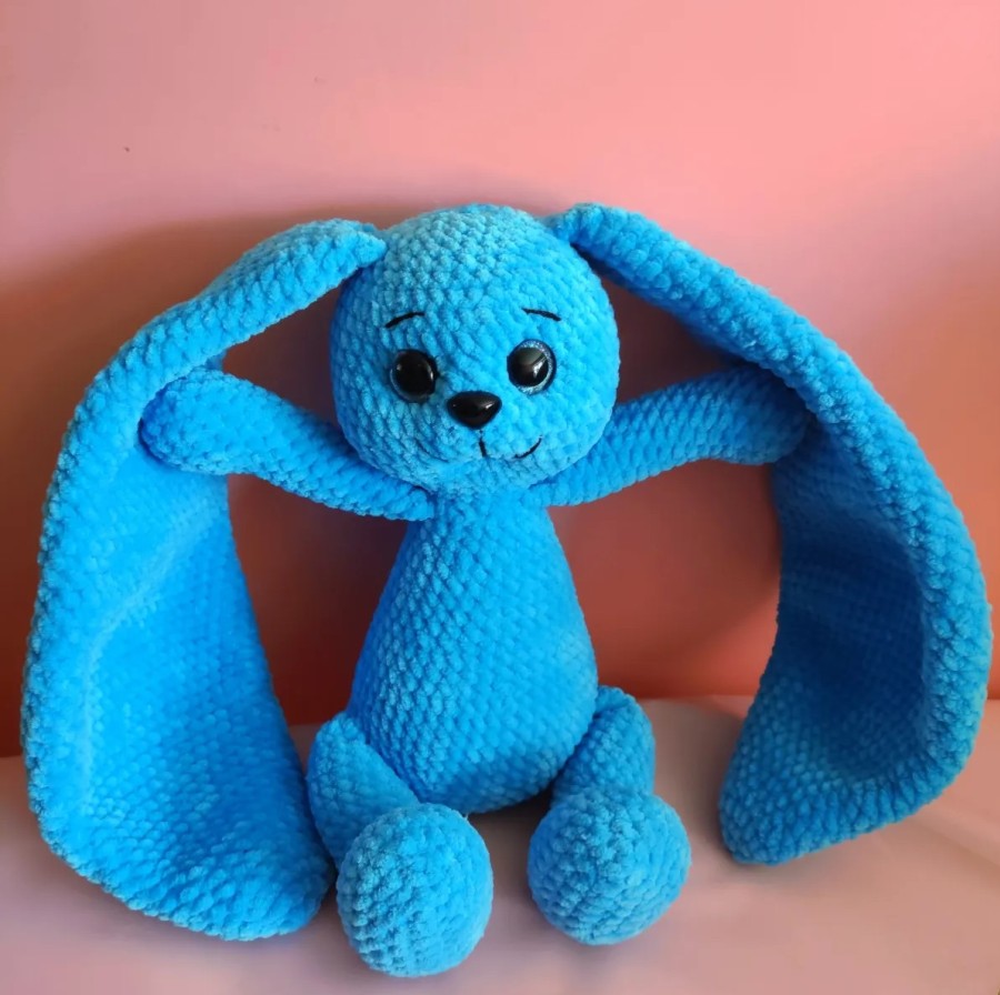 Rankų darbo vienspalvis ilgaausis zuikis (30 cm)