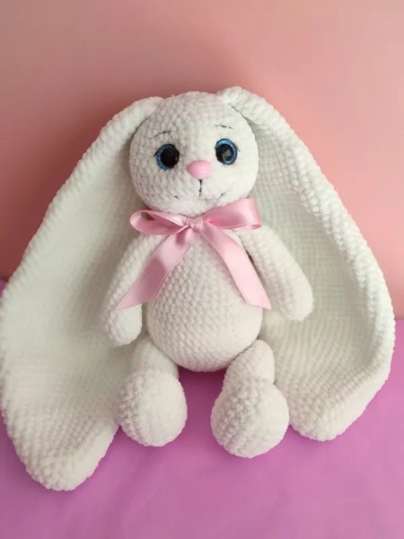 Rankų darbo vienspalvis ilgaausis zuikis (30 cm)