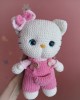 Rankų darbo nerta katytė su kombinezonų (27cm)