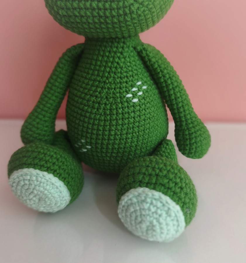 Nertas dinozauriukas "Tobis"-rankų darbo žaisliukas (25 cm) Nertas dinozauriukas "Tobis"-rankų darbo žaisliukas (25 cm)