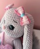 Rankų darbo nerta zuikutė su aksesuarais "Mia" (33cm)