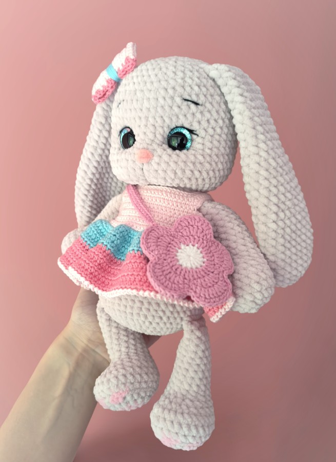 Rankų darbo nerta zuikutė su aksesuarais "Mia" (33cm)